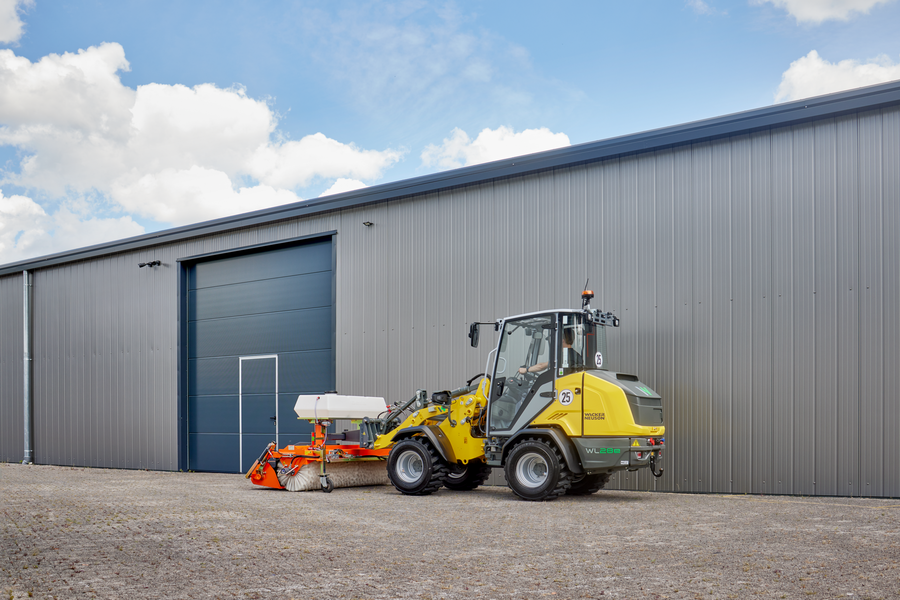 Wacker Neuson wheel loader WL28e with cabin in application